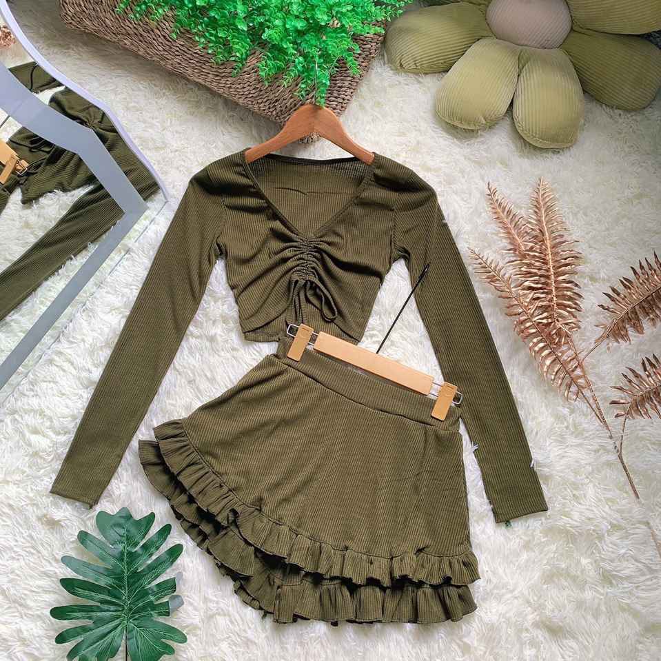 Set áo croptop dài tay kèm chân váy xếp ly dễ thương cho bé gái BGB123 - Bé  Xinh Shop
