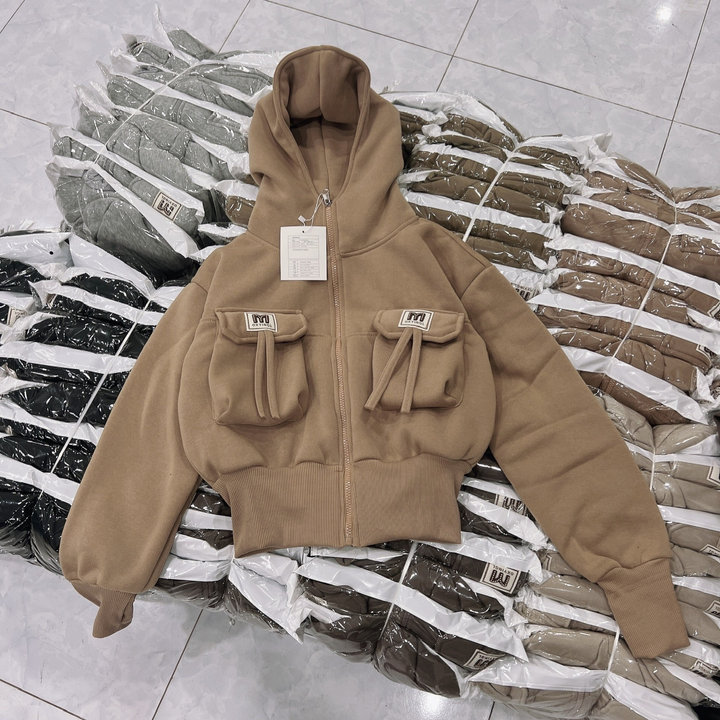 mochanstore.com AO KHOAC NI CROPTOP DANG LUNG NU CO NON PHOI TUI HOP THEU CHU M HTM FASHION